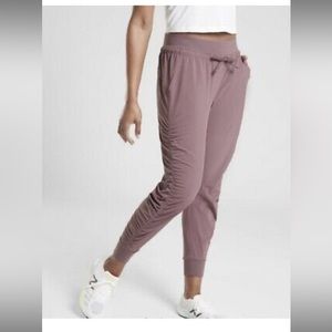 Like New Women’s Athleta Attitude Pant in Volcanic Violet, size 2